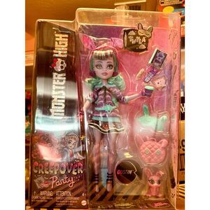 Monster High Creepover Party Doll, Twyla with Pet Sleepover Mattel Toy New